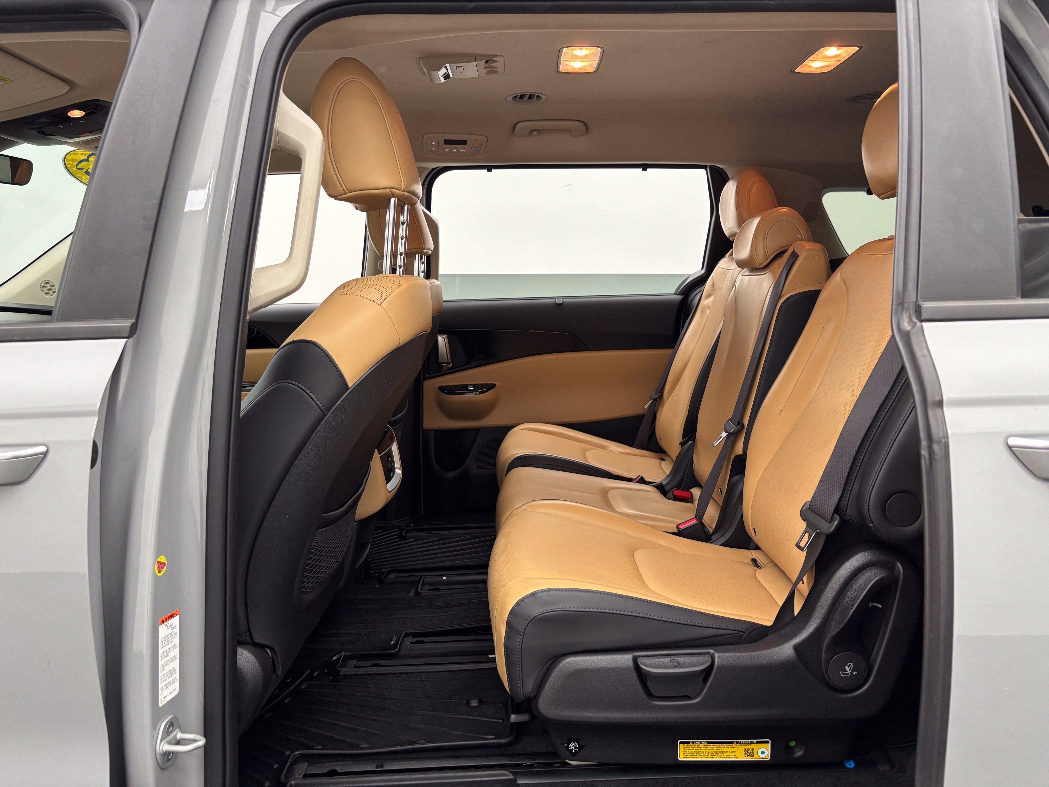 Used 2023 Kia Carnival EX FWD image 37