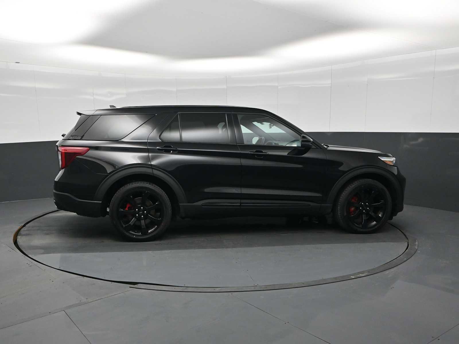 Used 2022 Ford Explorer ST w/ Equipment Group 401A image 9