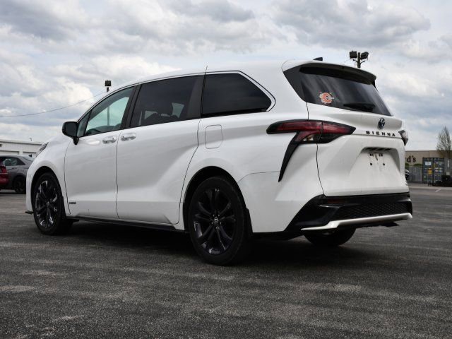 Used 2021 Toyota Sienna XSE image 5