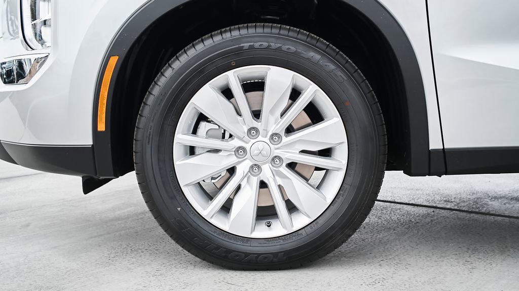 New 2026 Mitsubishi Outlander ES FWD image 3