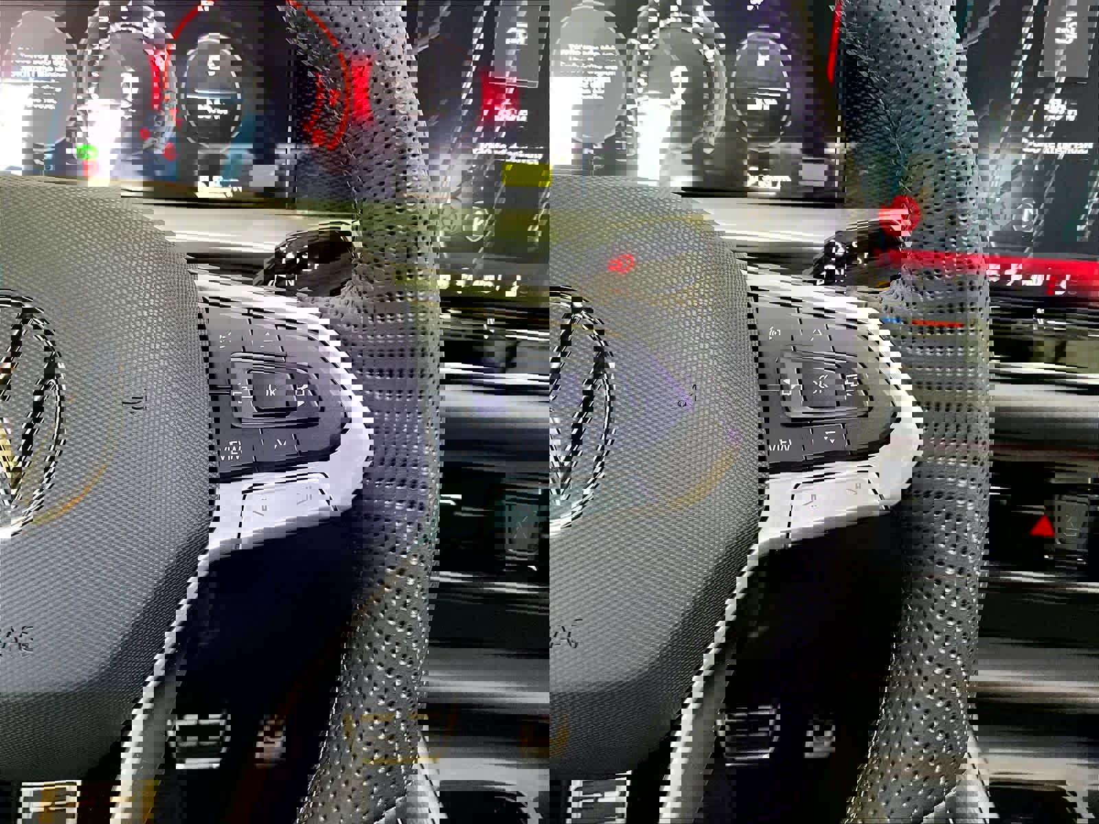 New 2026 Volkswagen Tiguan SE R-Line image 18