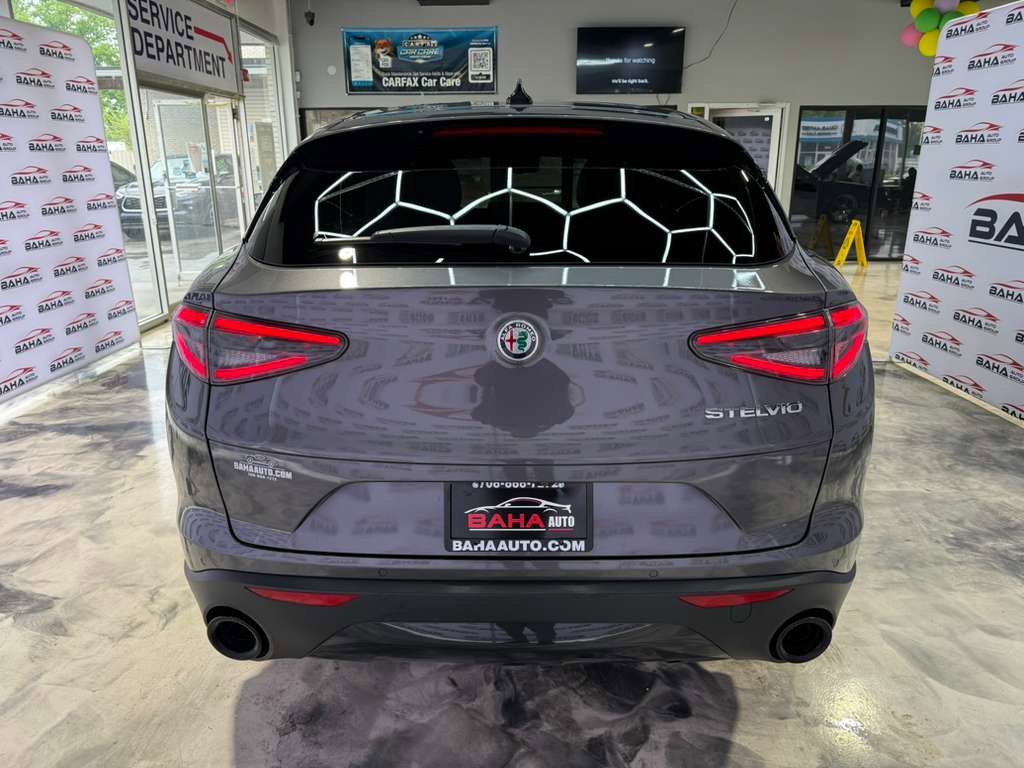 Used 2024 Alfa Romeo Stelvio Sprint RWD image 9