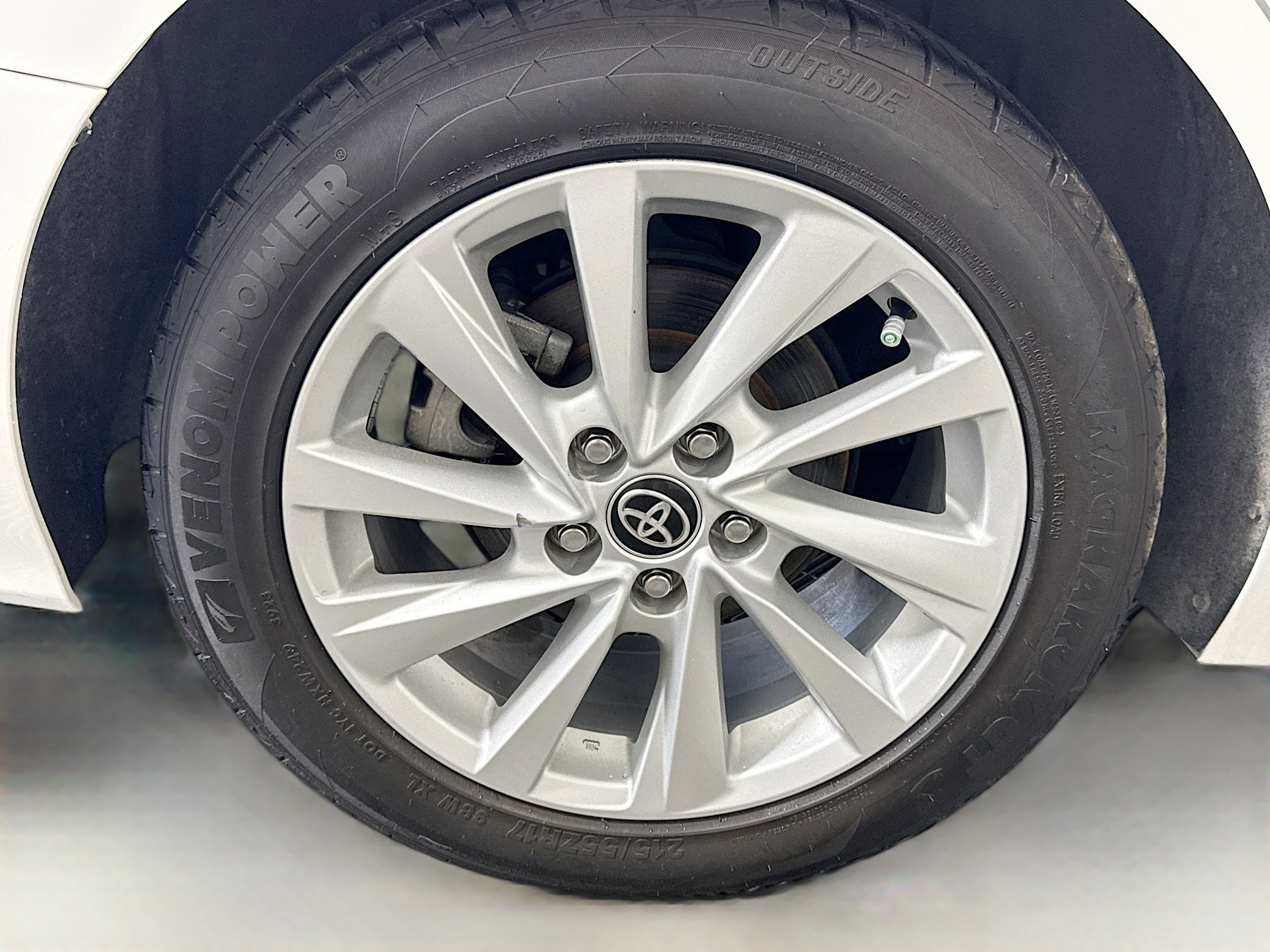 Used 2022 Toyota Camry LE image 32