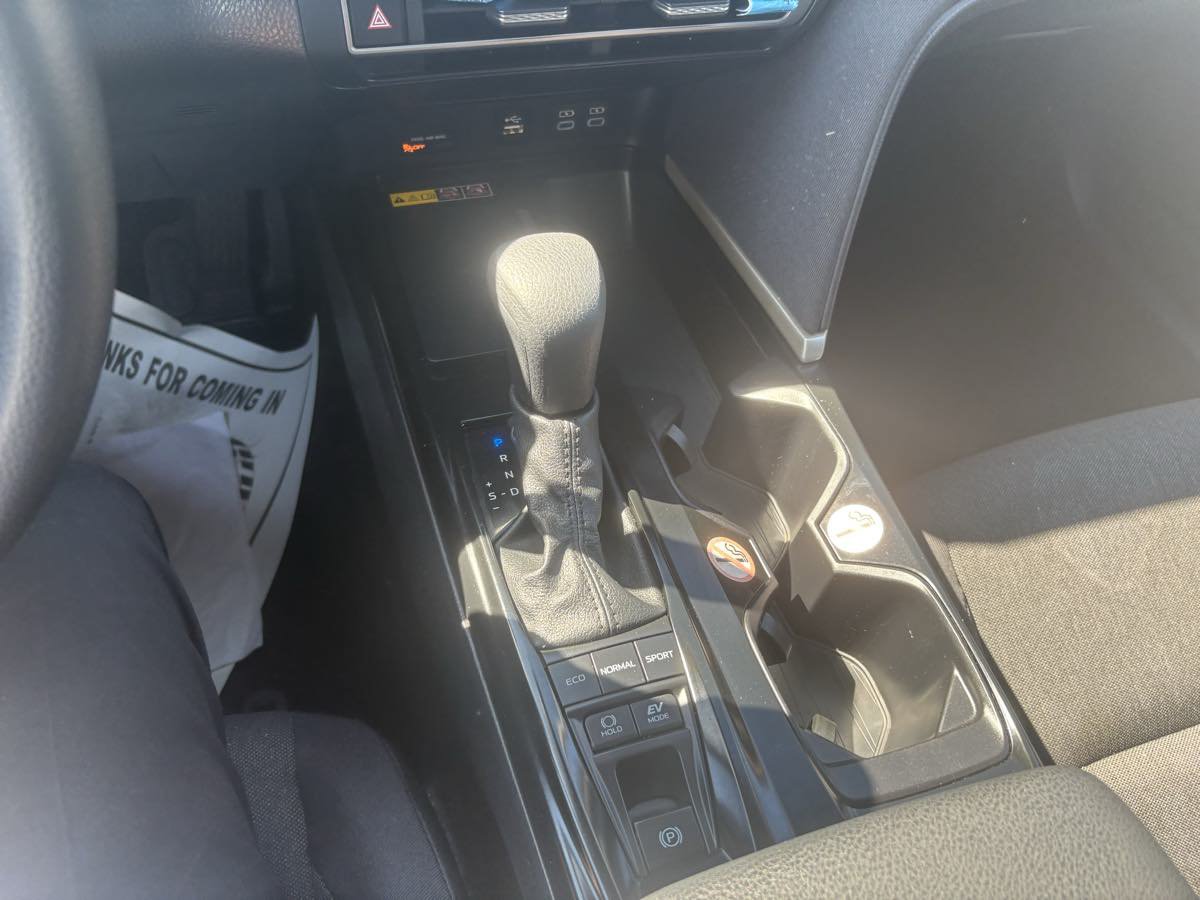 Used 2025 Toyota Camry LE FWD image 32