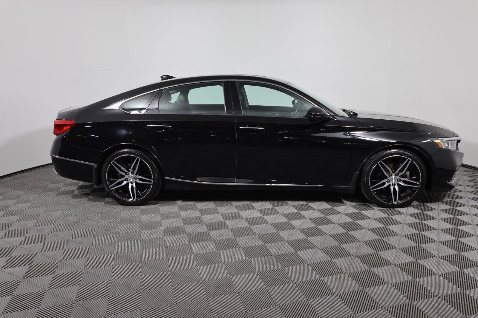 Used 2021 Honda Accord Touring image 4