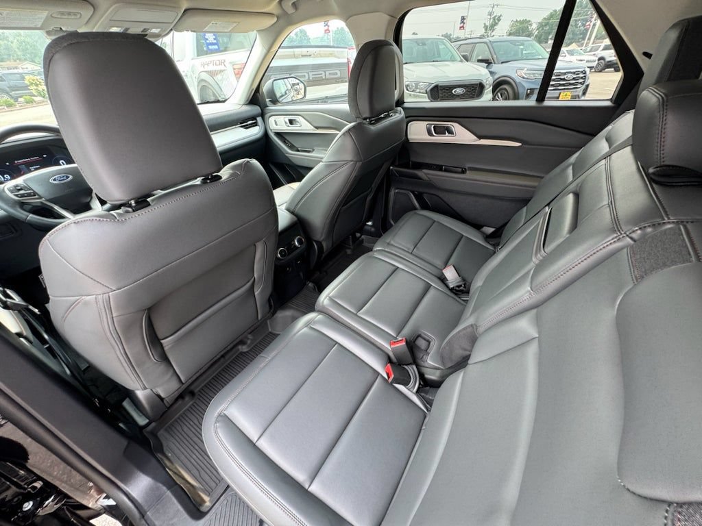 Used 2025 Ford Explorer Active w/ Active Comfort Package AWD/4WD image 24