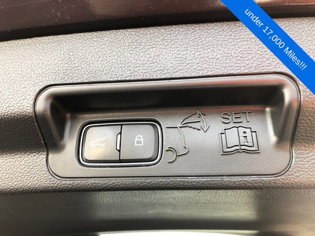 Used 2020 Ford Explorer XLT w/ Equipment Group 202A image 9