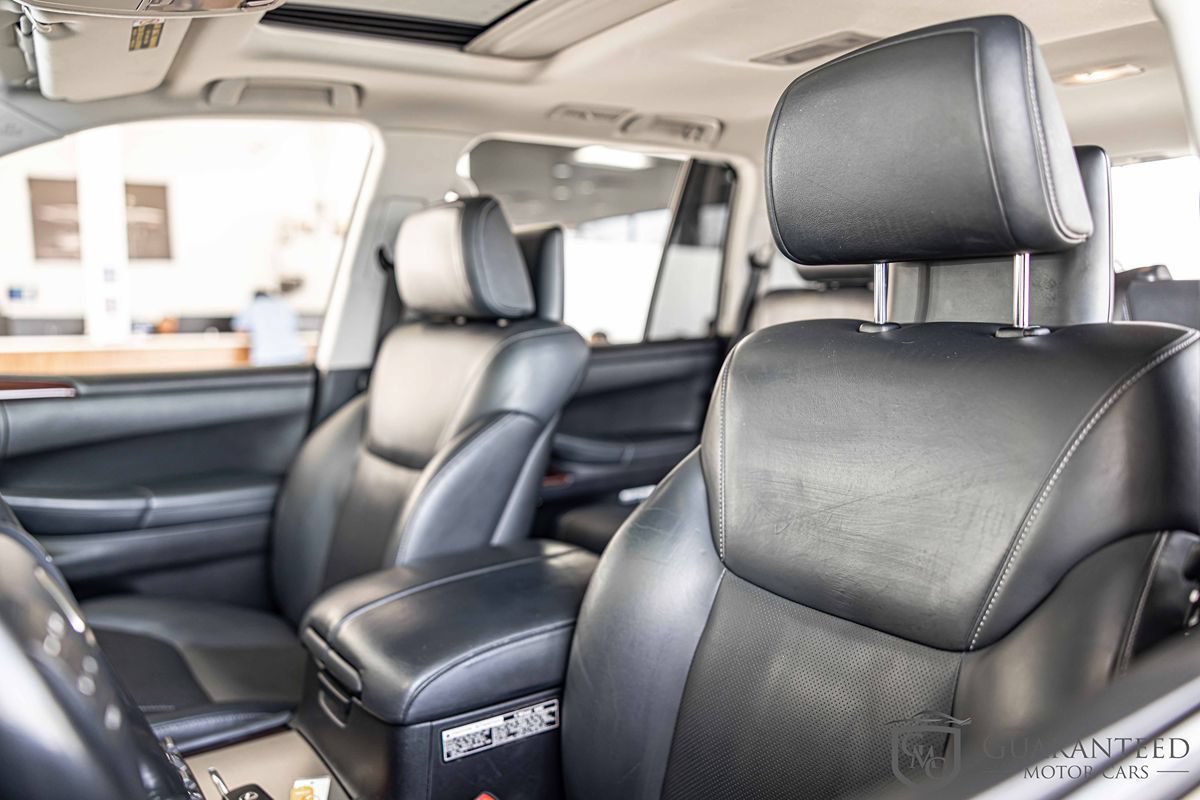 Used 2015 Lexus LX 570 4WD w/ Luxury Package image 19