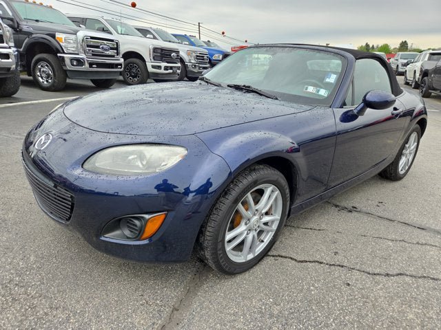 Used 2011 MAZDA MX-5 Miata Sport RWD image 2