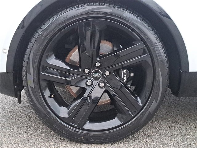 Used 2024 Land Rover Discovery Metropolitan Edition image 9