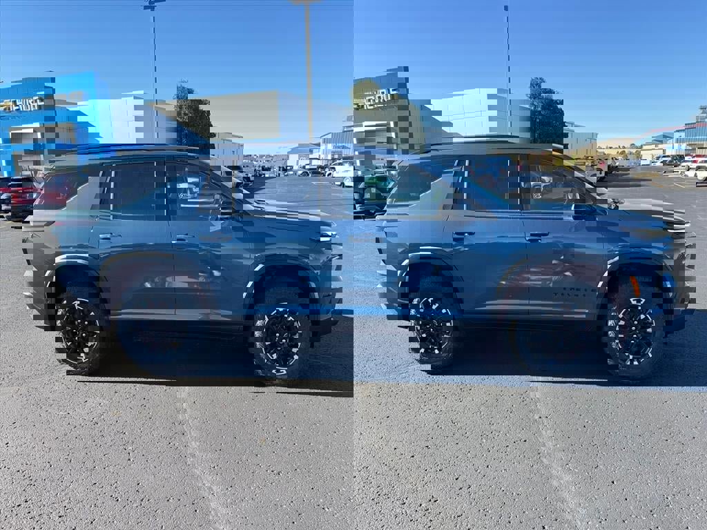 New 2026 Chevrolet Traverse Z71 w/ Enhanced Driving Package image 2