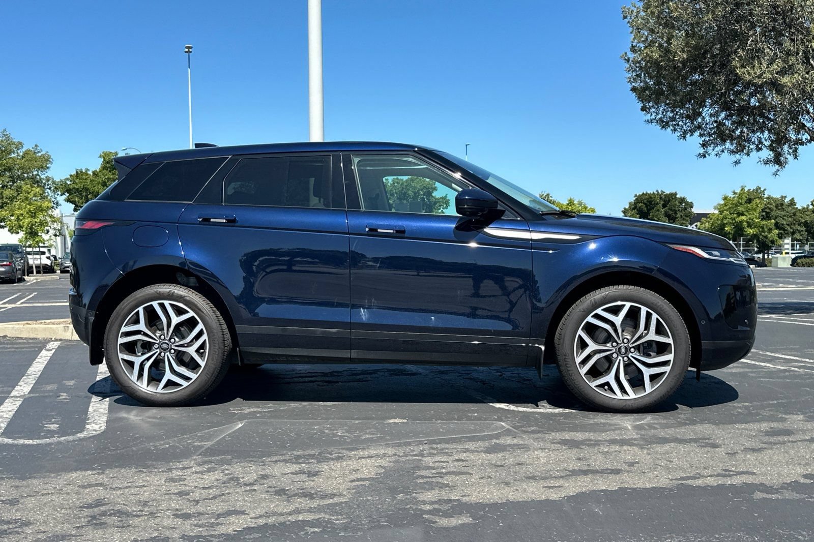Used 2022 Land Rover Range Rover Evoque SE AWD/4WD image 3