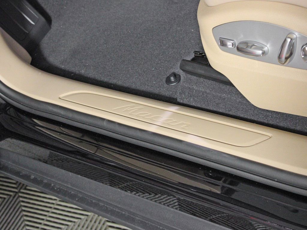 Certified 2025 Porsche Macan image 17