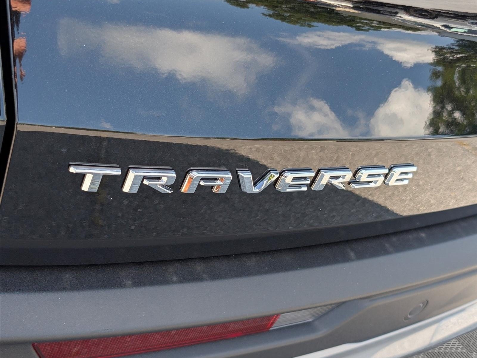 New 2027 Chevrolet Traverse LT w/ Driver Confidence Package FWD image 5