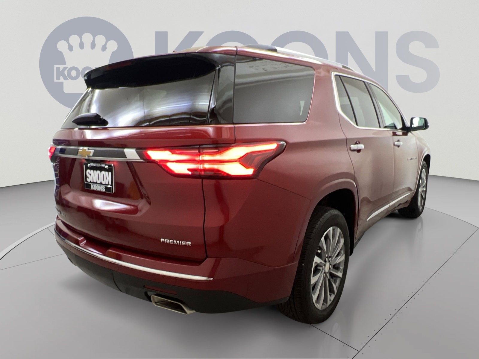 Used 2022 Chevrolet Traverse Premier w/ LPO, Cargo Package AWD/4WD image 8