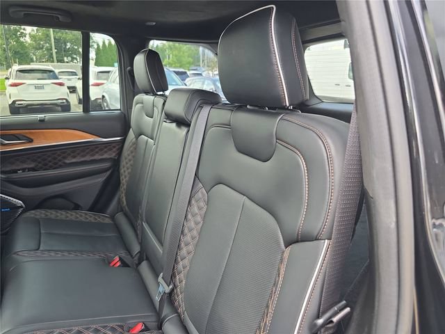 Used 2022 Jeep Grand Cherokee Summit AWD/4WD image 15