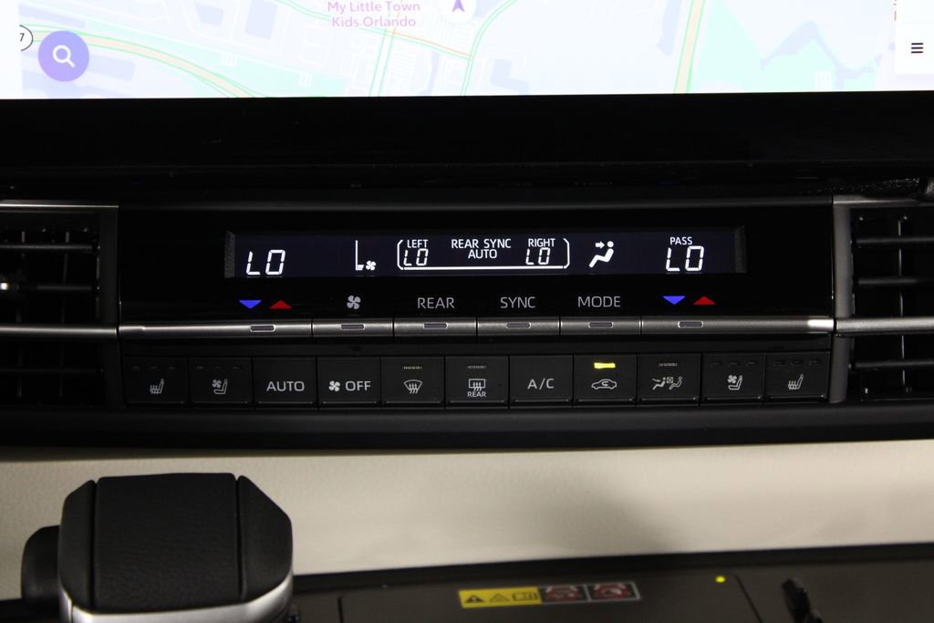 Used 2025 Toyota Sienna Platinum image 22