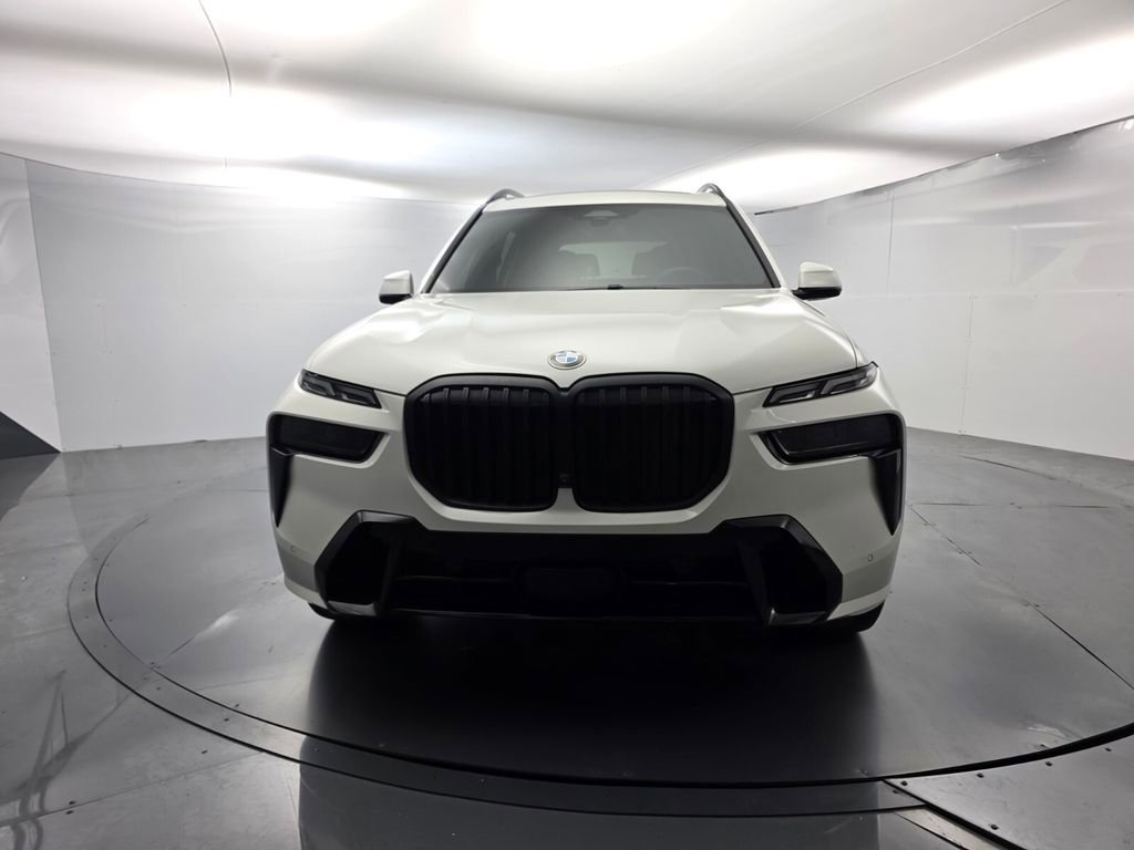 Used 2024 BMW X7 xDrive40i w/ M Sport Package image 2