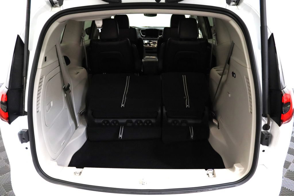Used 2024 Chrysler Pacifica Limited FWD image 27