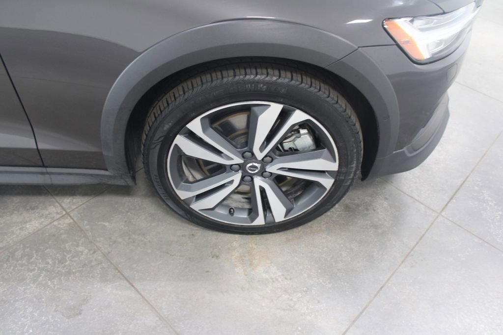 Used 2024 Volvo V60 B5 Cross Country Plus image 59