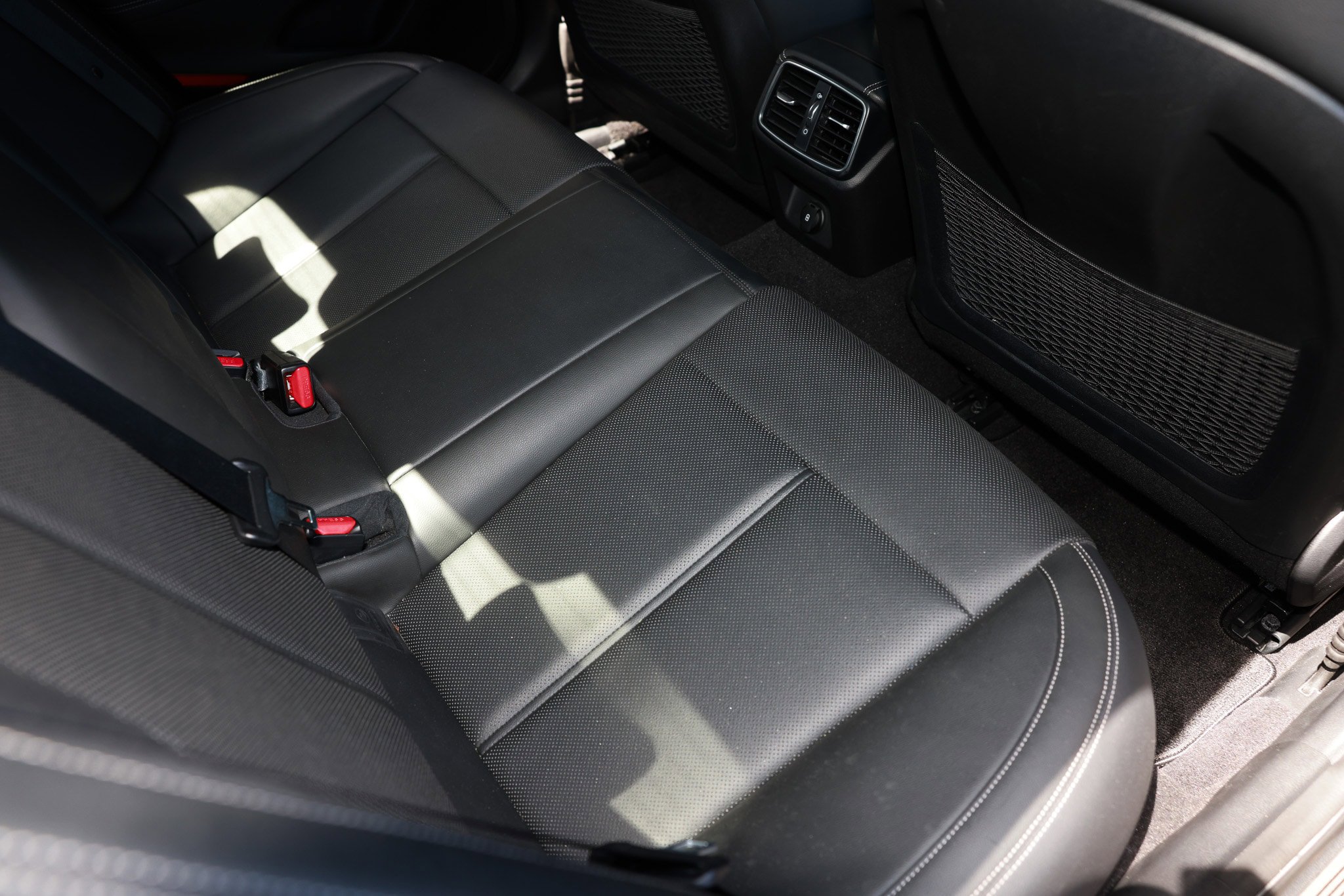 Used 2020 Genesis G70 2.0T RWD image 16