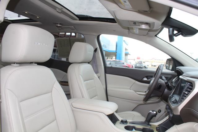 Used 2019 GMC Acadia Denali w/ Technology Package FWD image 15
