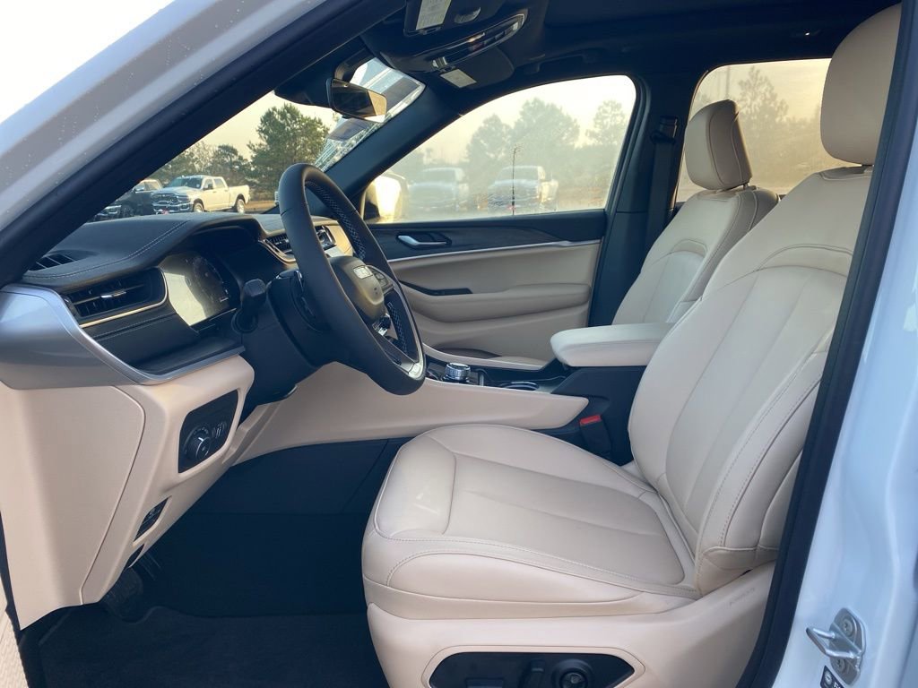 New 2025 Jeep Grand Cherokee Limited image 11