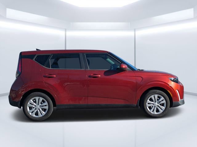 Used 2023 Kia Soul LX FWD image 2