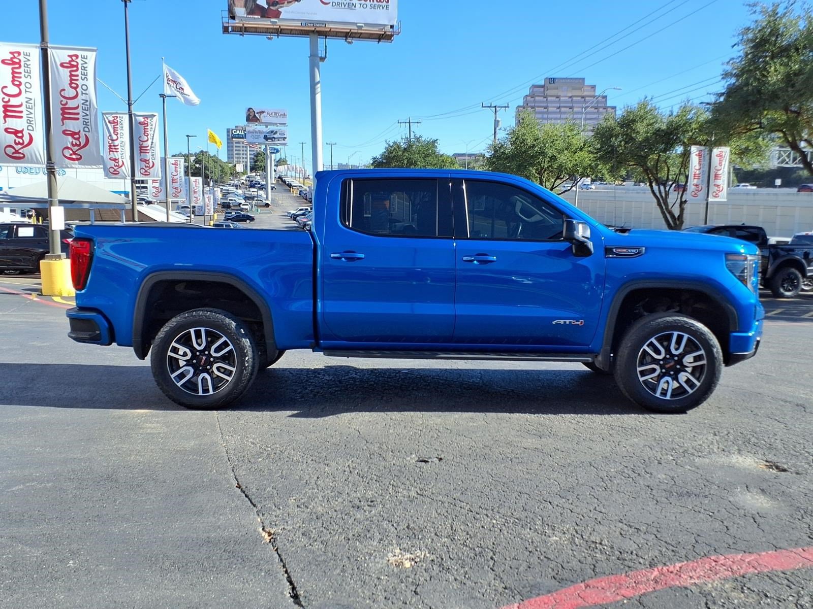 Used 2024 GMC Sierra 1500 AT4 w/ Technology Package AWD/4WD image 5