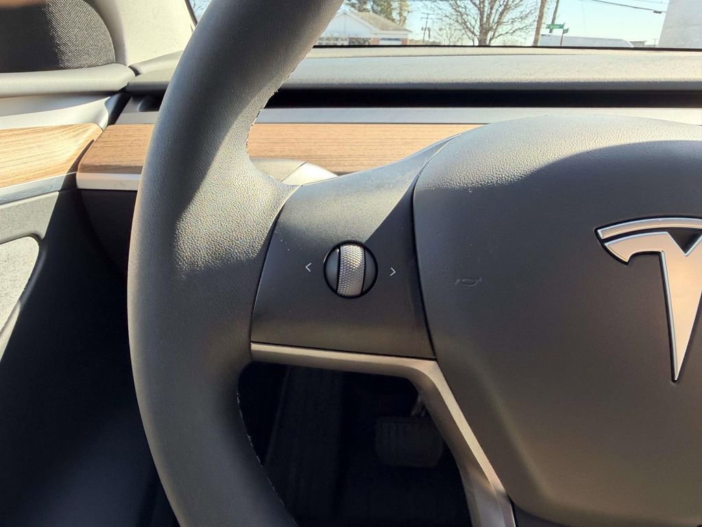 Used 2025 Tesla Model Y Long Range image 7