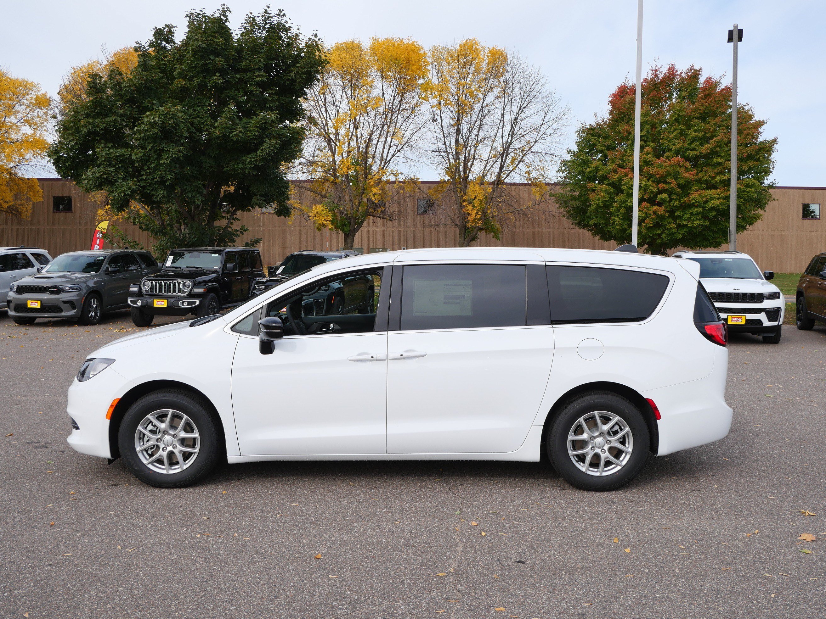 New 2027 Chrysler Pacifica LX FWD image 2