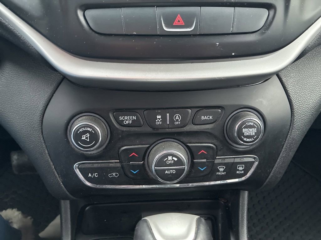 Used 2015 Jeep Cherokee Trailhawk w/ Comfort/Convenience Group image 22