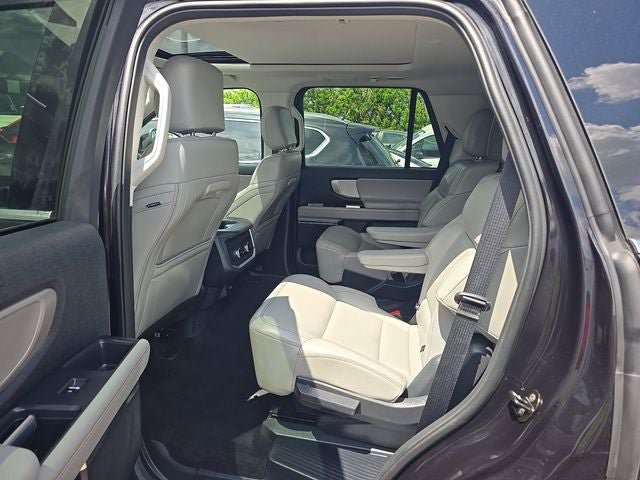 Used 2025 Ford Expedition Active AWD/4WD image 12