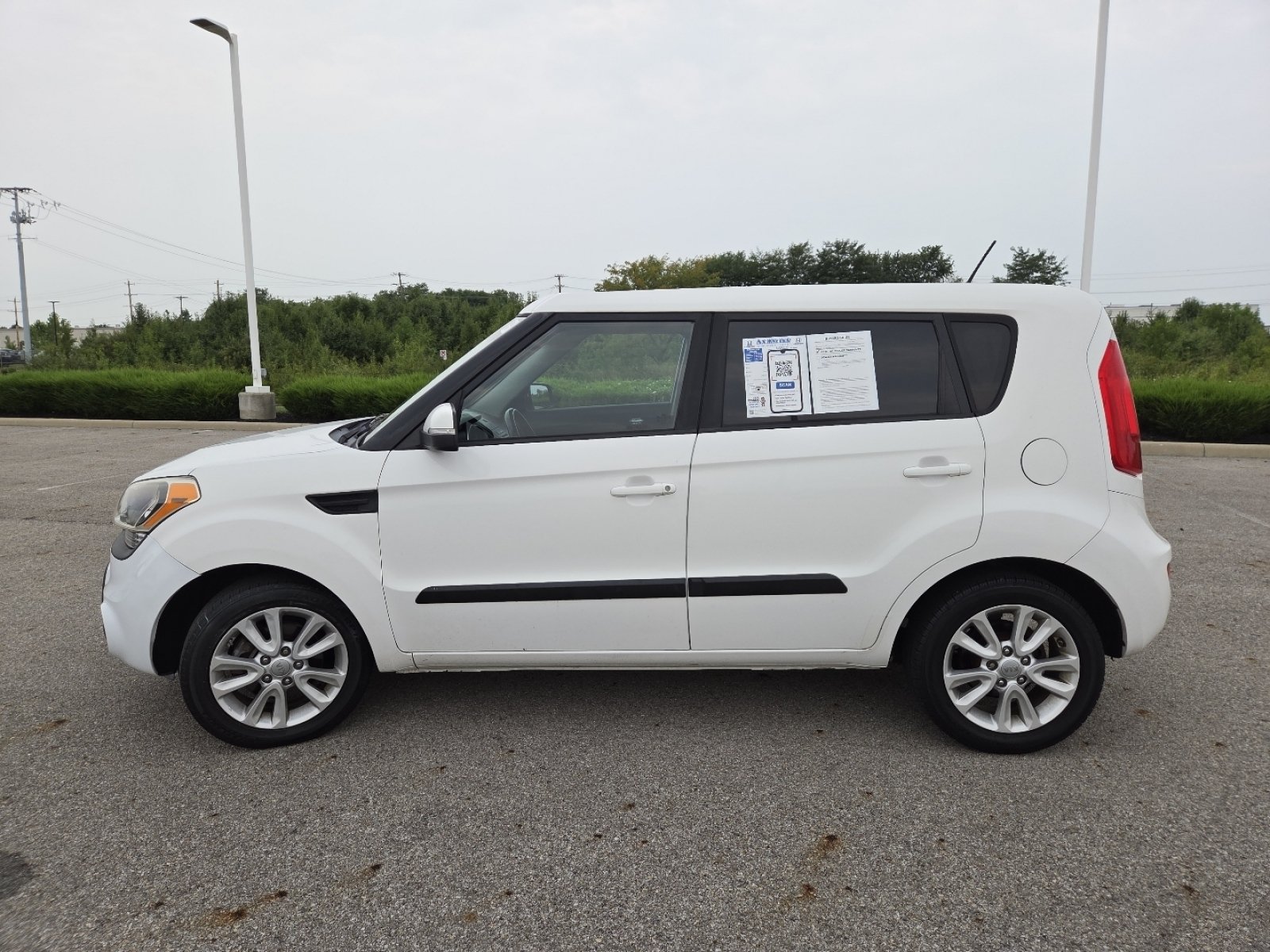 Used 2013 Kia Soul + FWD image 11