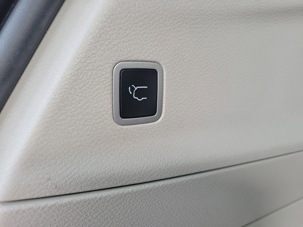 Used 2024 Chrysler Pacifica Touring-L image 10
