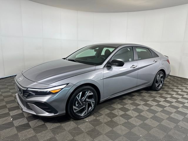 Certified 2025 Hyundai Elantra SEL image 38