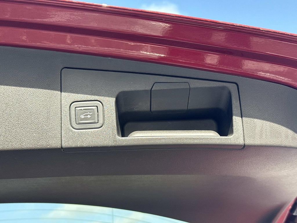 Used 2020 Cadillac XT5 Premium Luxury image 12