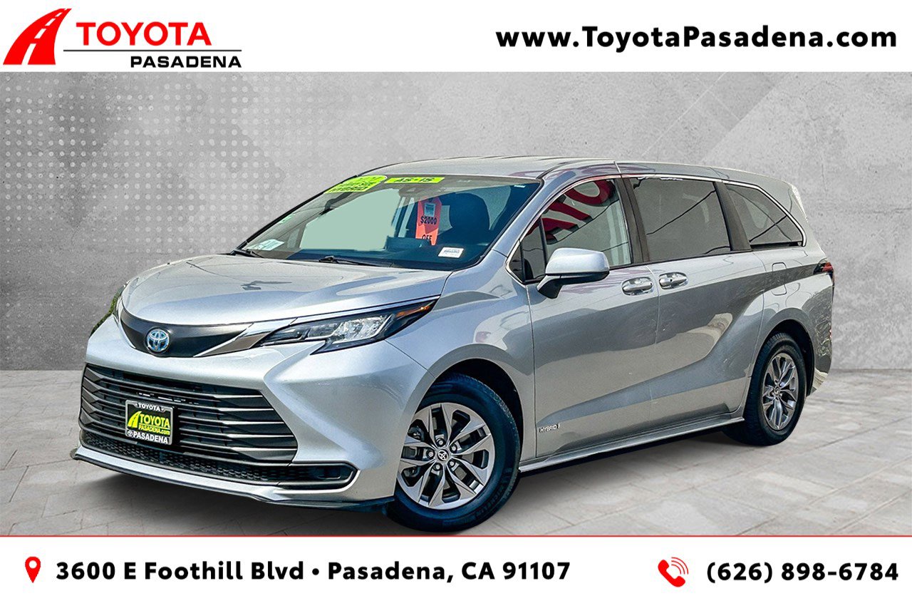 Used 2021 Toyota Sienna LE FWD image 1