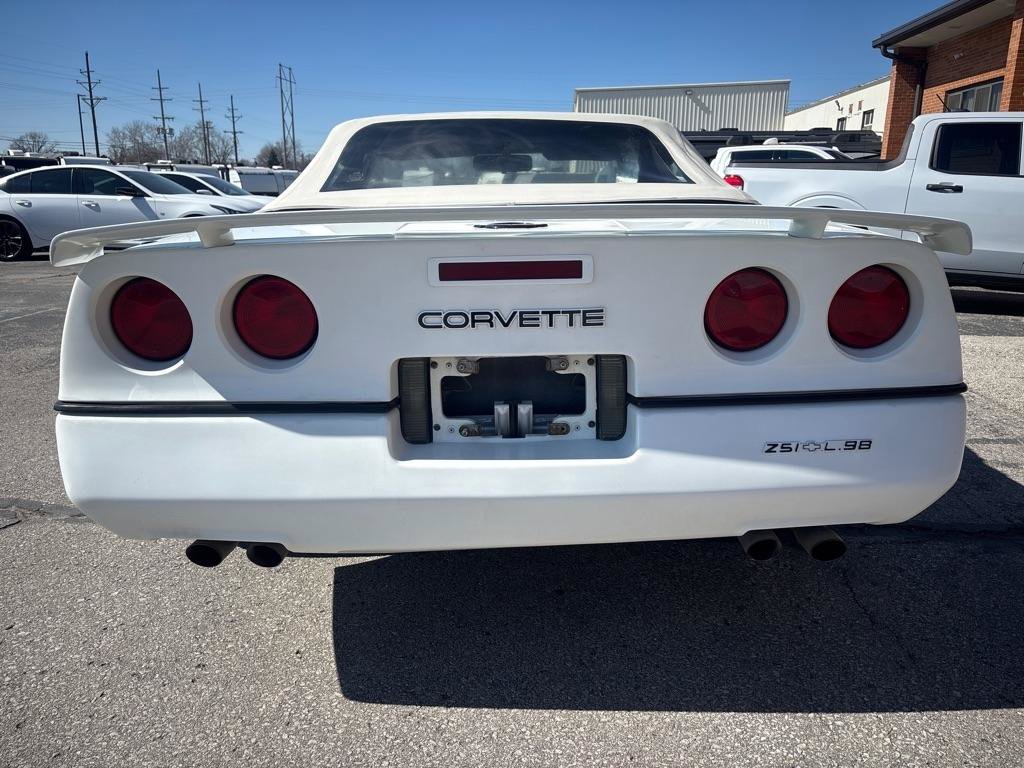 Used 1990 Chevrolet Corvette Convertible RWD image 12