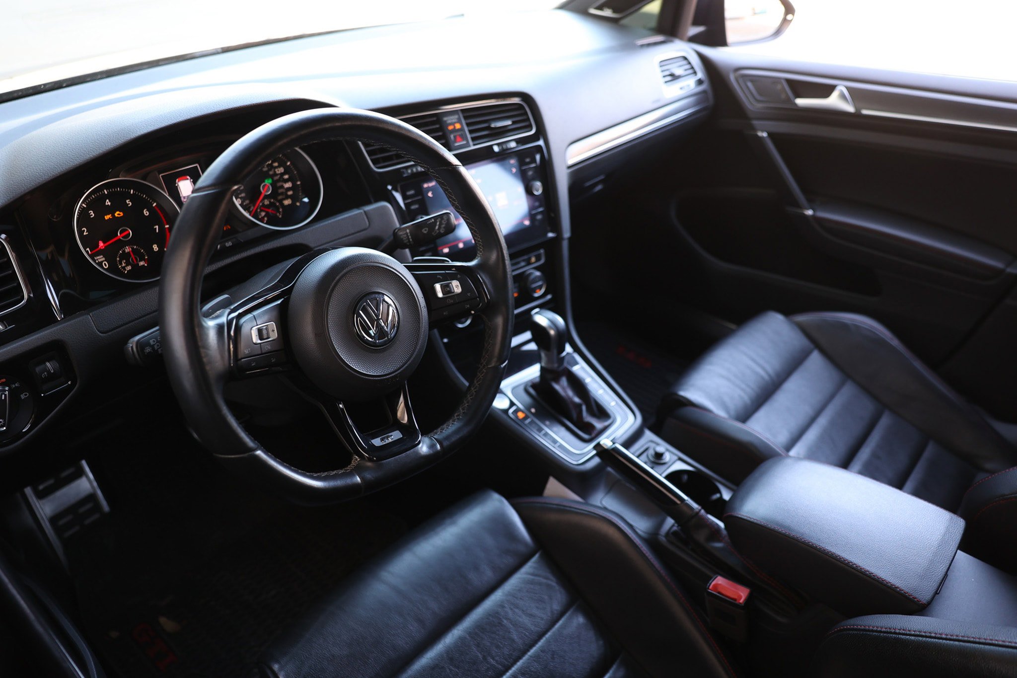Used 2018 Volkswagen GTI Autobahn FWD image 6