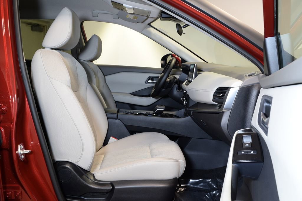 Used 2025 Nissan Rogue SV AWD/4WD image 31