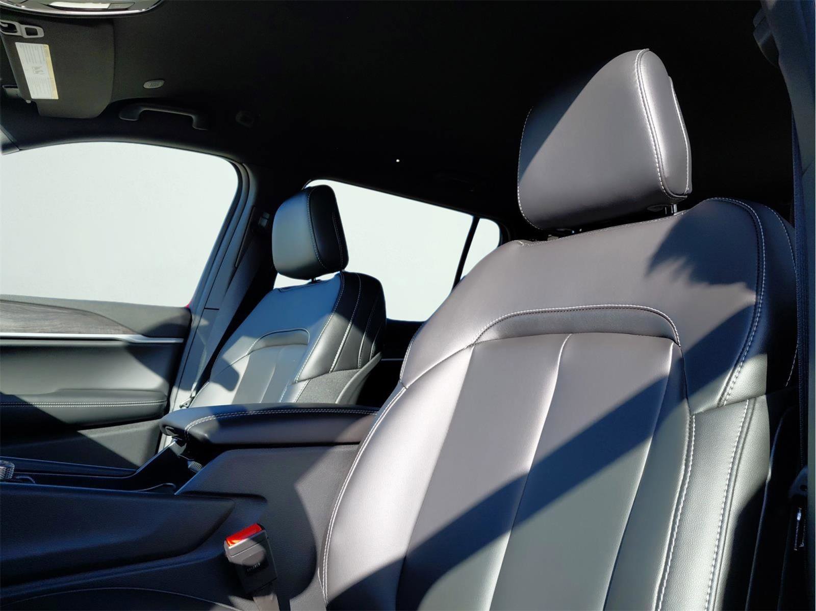 New 2025 Jeep Grand Cherokee L Limited w/ Black Appearance Package image 9