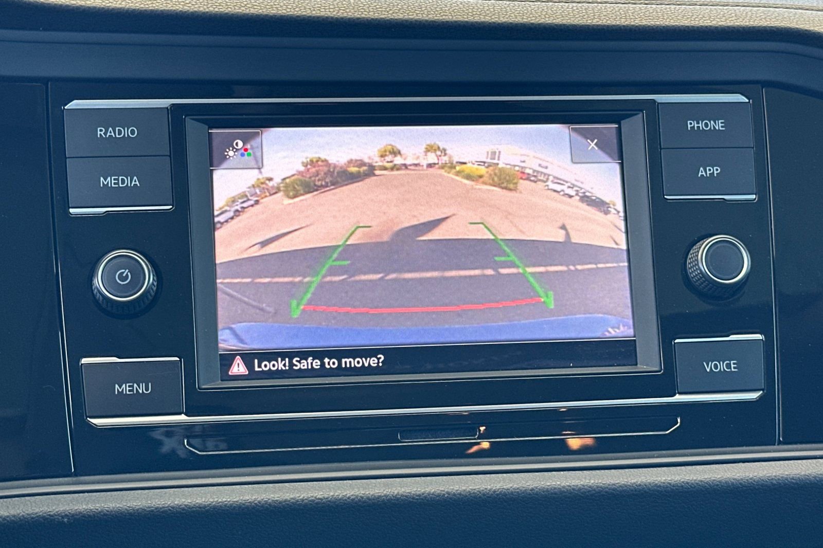 Used 2024 Volkswagen Jetta SE w/ Panoramic Sunroof Package image 18