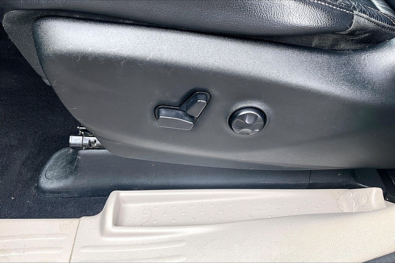 Used 2017 Chrysler Pacifica Touring-L FWD image 34