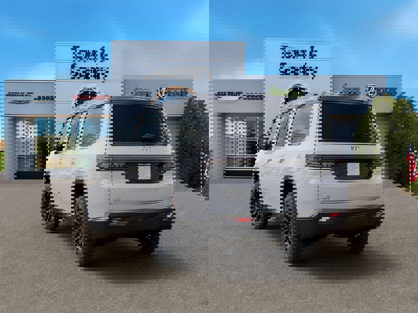 New 2026 Jeep Grand Wagoneer Summit w/ Premium Group III image 3