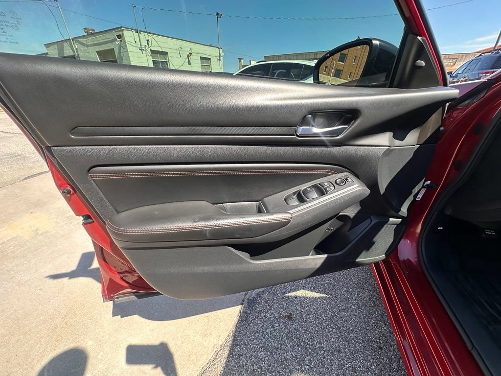 Used 2021 Nissan Altima 2.5 SR w/ SR Premium Package FWD image 11