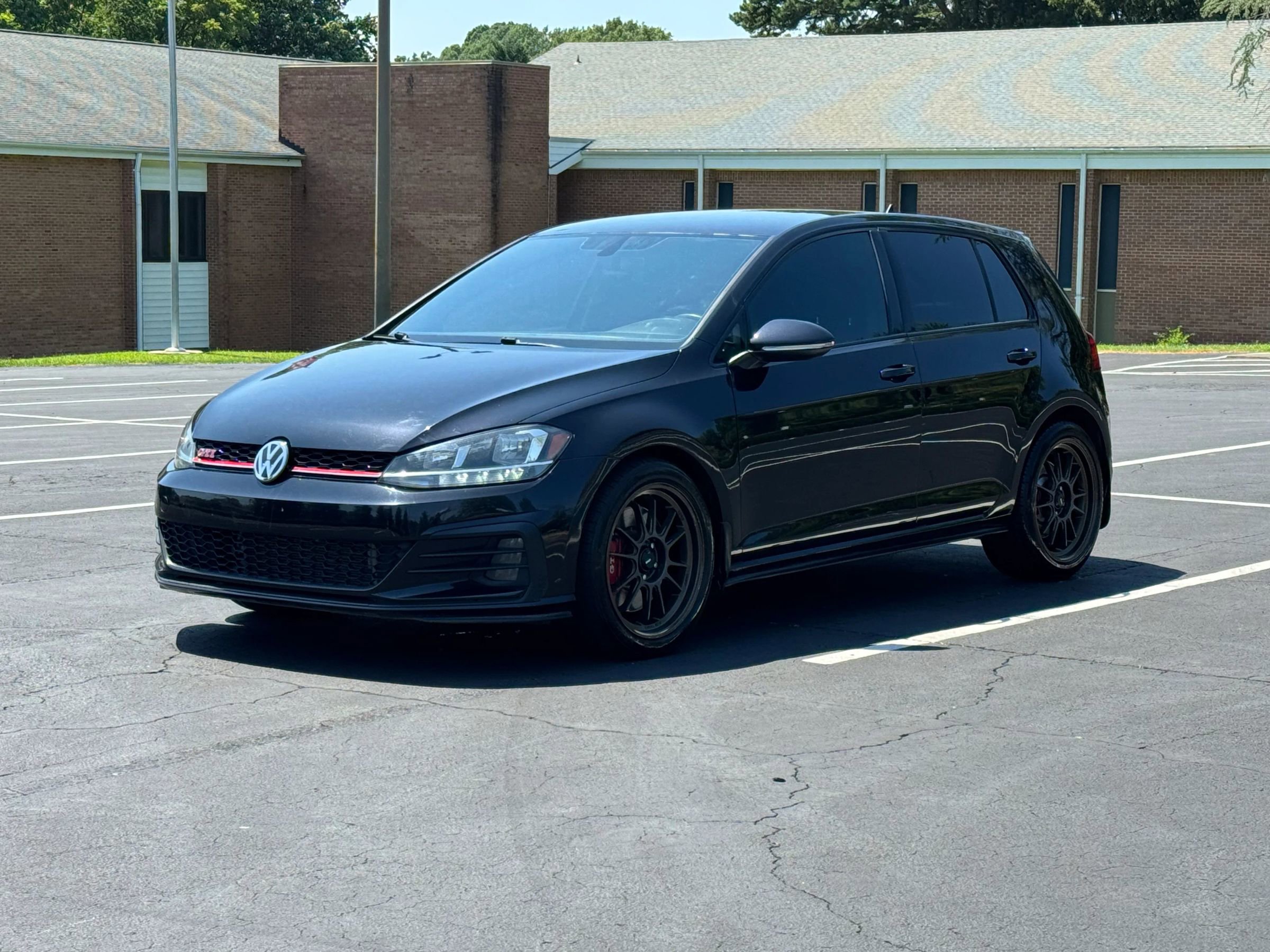 Used 2021 Volkswagen GTI SE image 1