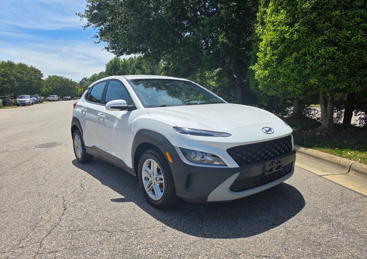 Used 2022 Hyundai Kona SE w/ Cargo Package FWD image 7