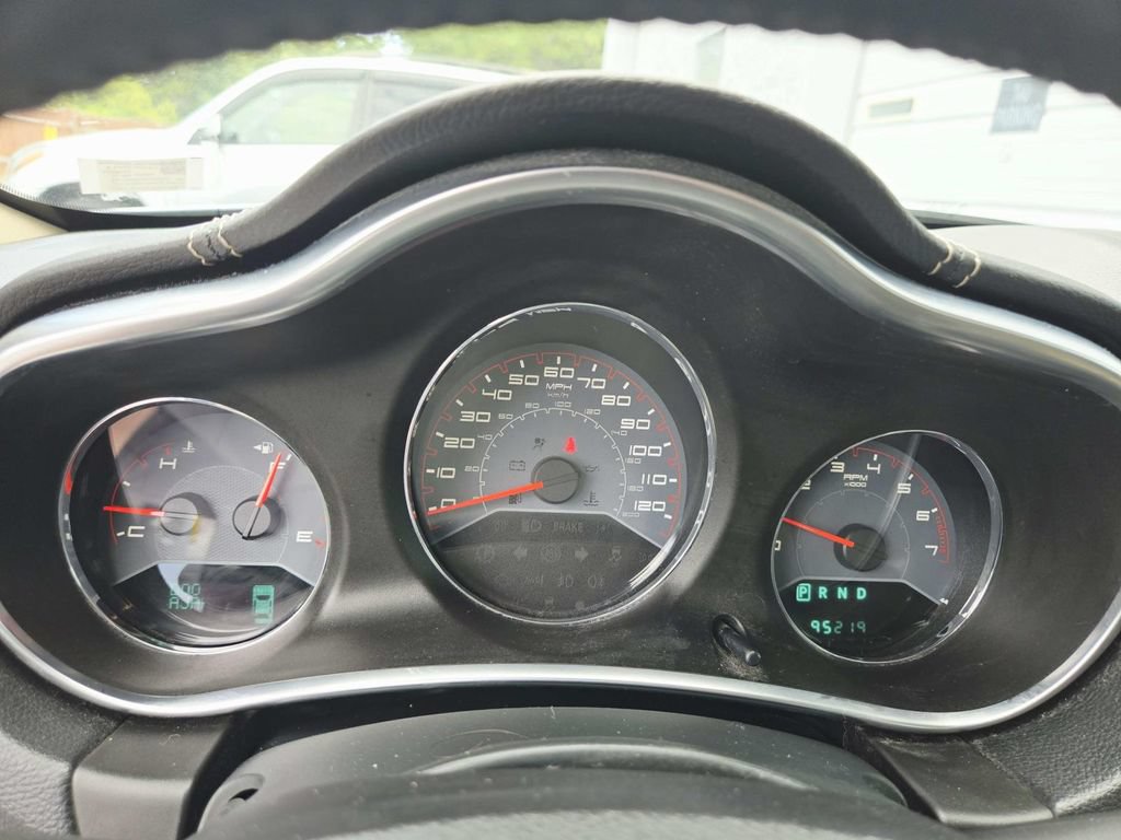 Used 2013 Dodge Avenger SXT FWD image 22