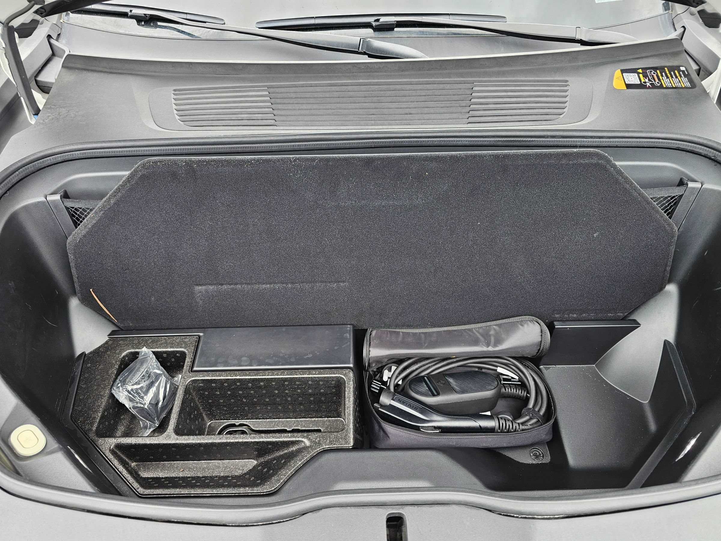 Used 2025 Rivian R1S Adventure Dual AWD/4WD image 37